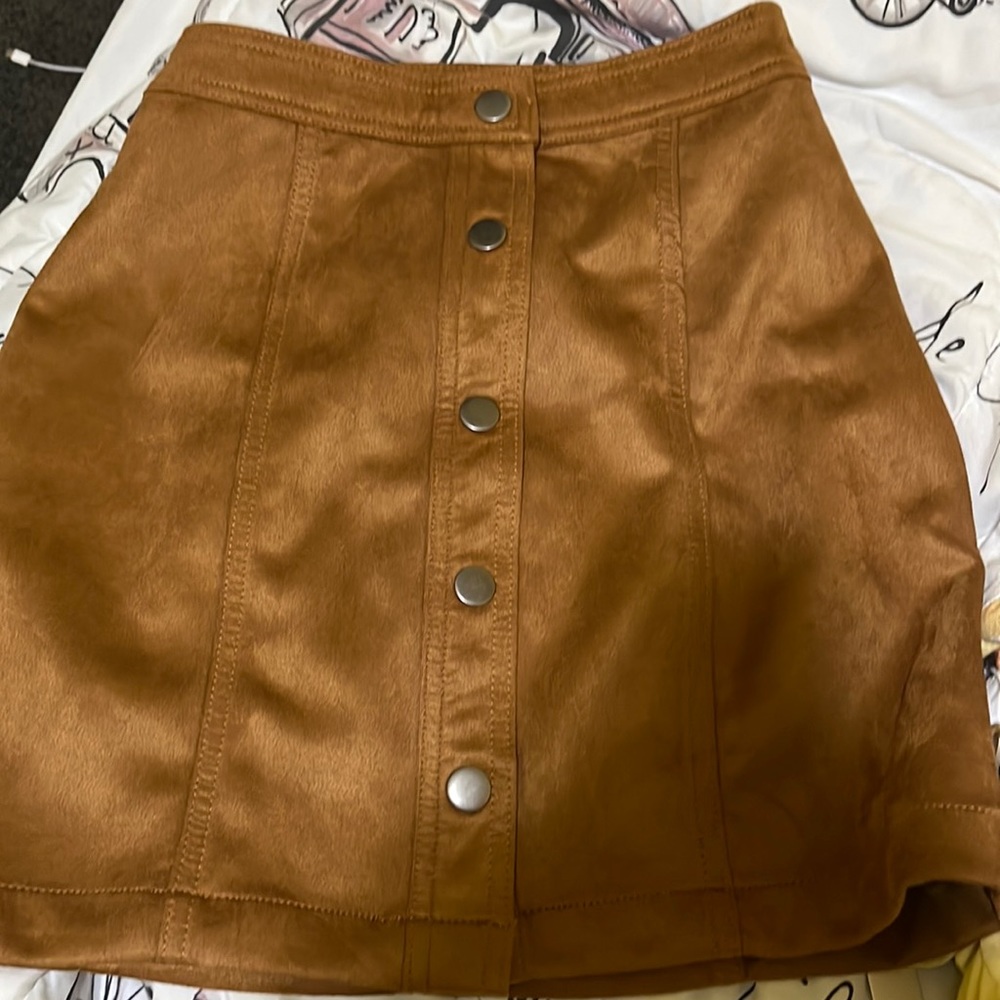 brown skirt